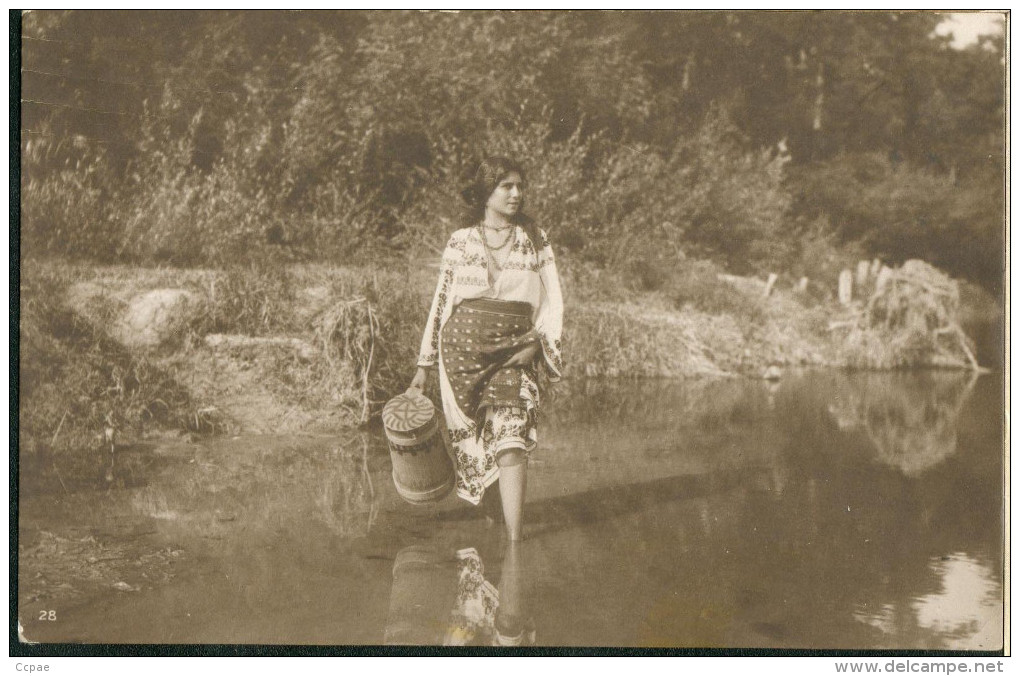 Femme Dans L'eau - Roumanie