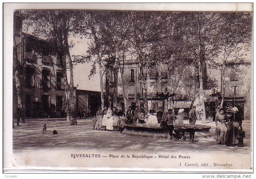 RIVESALTES.PLACE DE LA REPUBLIQUE.HOTEL DES POSTES. - Rivesaltes