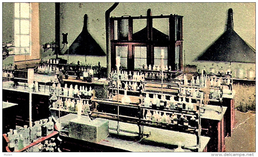 LABORATOIRE ELEVES INSTITUT AGRONOMIQUE CARLSBOURG Paliseul LABORATORIUM ECOLE CLASSE LABO CHEMIE Chemique AGRICOLE M48 - Paliseul