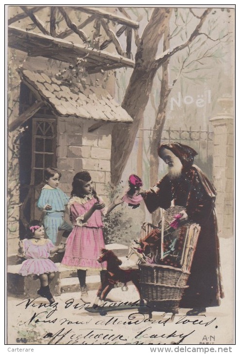 Cpa,noel Et Le Père Noel Et La Distribution De Cadeaux,enfants Contents, - Sonstige & Ohne Zuordnung