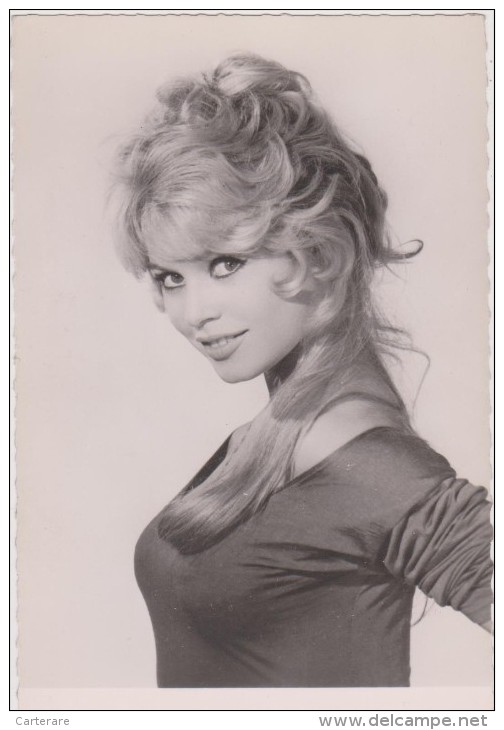Brigitte Bardot Artiste Comedienne,souriante, Pin Up,blonde - Pin-Ups