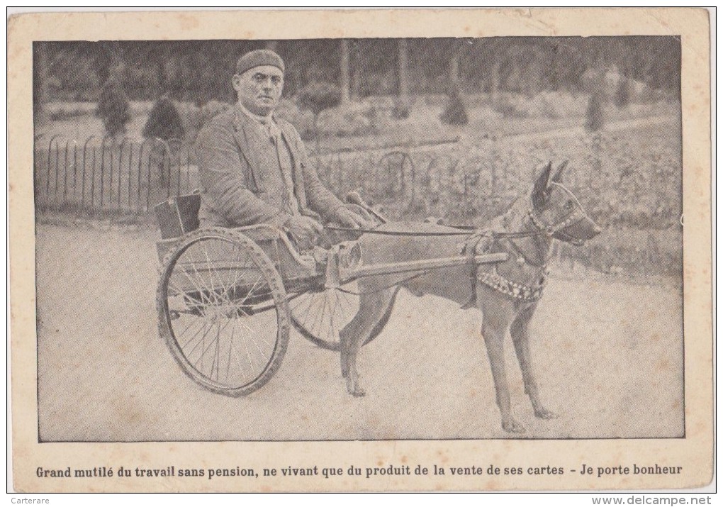 Cpa,mutilé, Vendeur De Carte Avec Son Chien Et Attelage,handicape,métier,handicapé Débrouillard - Autres & Non Classés