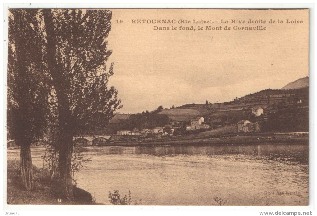 43 - RETOURNAC - La Rive Droite De La Loire - Dans Le Fond, Le Mont De Cornaville - Retournac