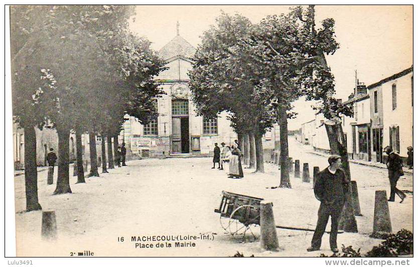 CPA - MACHECOUL (44) - La Place De La Mairie - Machecoul