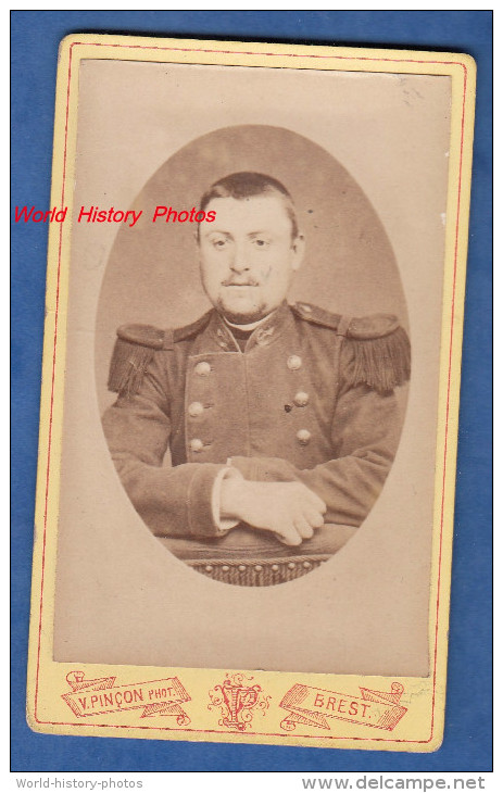 Photo Ancienne CDV Vers 1885 - BREST - Militaire Marine Nationale ? Colonial ? - Voir Uniforme - Photographie V. Pinçon - Guerre, Militaire