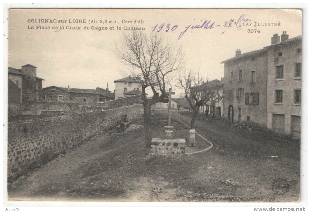 43 - SOLIGNAC-SUR-LOIRE - La Place De La Croix De Gagne Et Le Château - Solignac Sur Loire