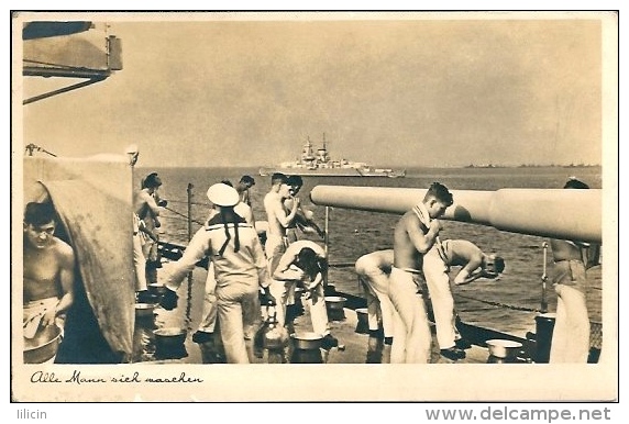 Postcard Militaria RA001879 - Sailors On Battleship - Weltkrieg 1939-45