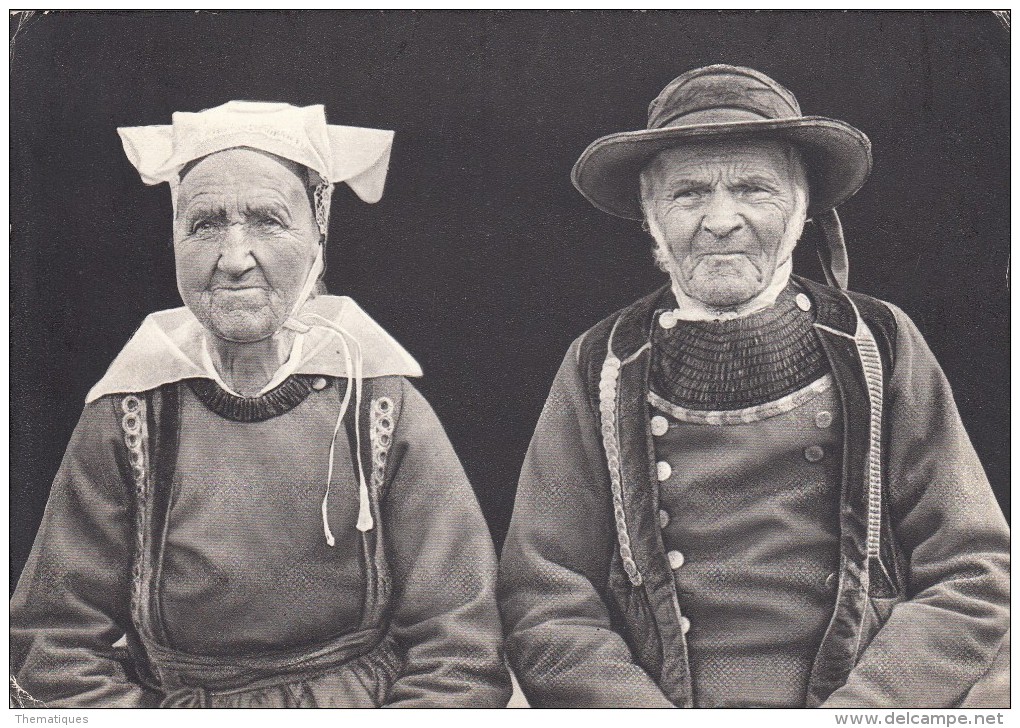 Thematiques Bretagne D'Hier Folklores Costumes Le Vieux Couple - Personajes