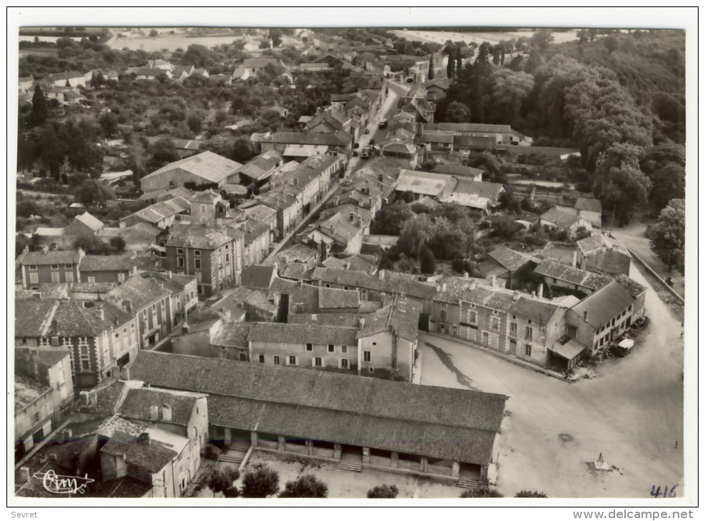 COUHE-VERAC. - Vue Aérienne.  Cliché Rare    CPM - Couhe