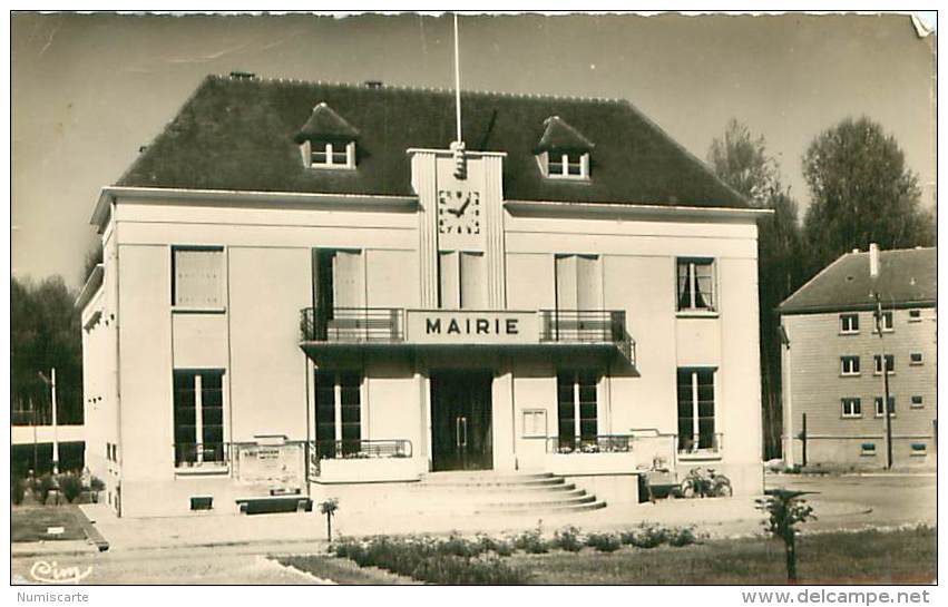 Cpsm LE TRAIT 76 La Mairie - Le Trait