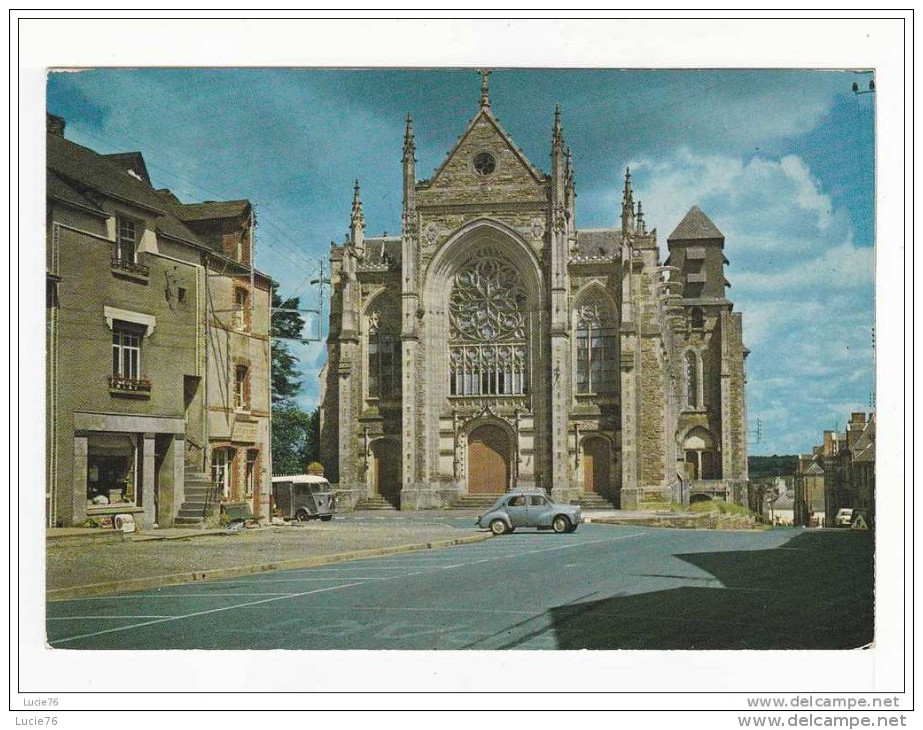 SAINT JULIEN DE VOUVANTES  - L´Eglise  -   Véhicules Anciens   :   4 CV, Camionnette Citroen,   -  N°  2 - Saint Julien De Vouvantes