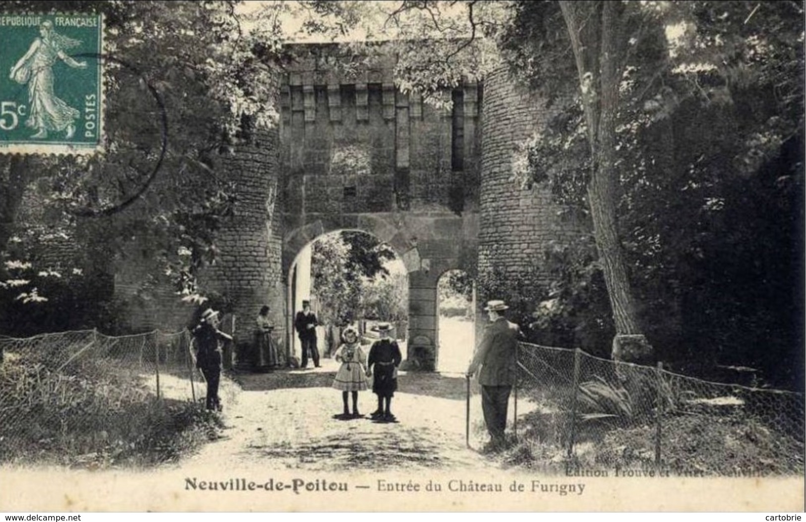 Dépt 86 - NEUVILLE-DE-POITOU - Entrée Du Château De Furigny - Très Animée - Neuville En Poitou