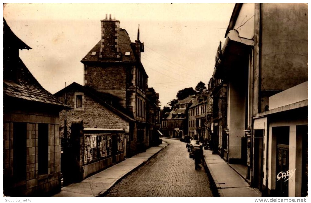 22-GUINGAMP..RUE ST-NICOLAS...CPSM PETIT FORMAT ANIMEE - Guingamp