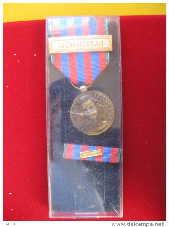 MEDAILLE Avec Boite. DEFENSE NATIONALE Avec Barrettes Et Agrafe AFGHANISTAN - France