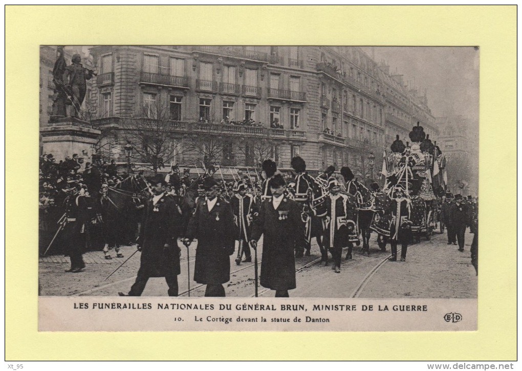 Funerailles Du General Lebrun - Ministre De La Guerre - Le Cortege Devant La Statue De Danton - Autres & Non Classés