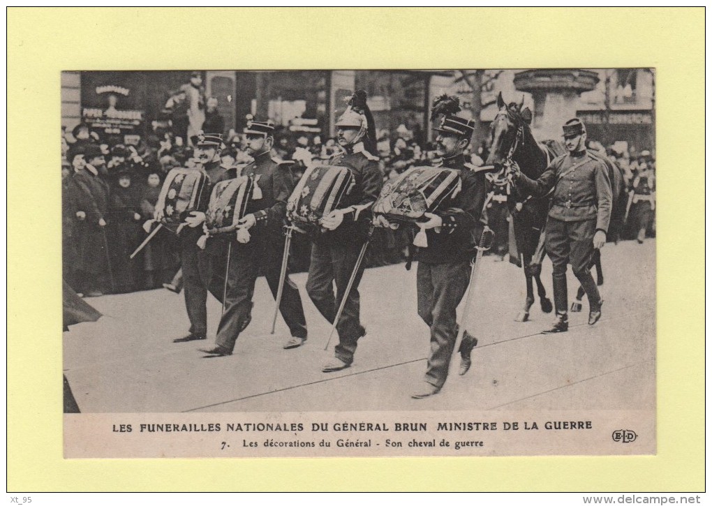 Funerailles Du General Lebrun - Ministre De La Guerre - Les Decorations Du General - Son Cheval De Guerre - Other & Unclassified