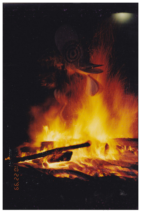 Papua New Guinea , Idol Burning In Fire , PU-2000 - Papua New Guinea