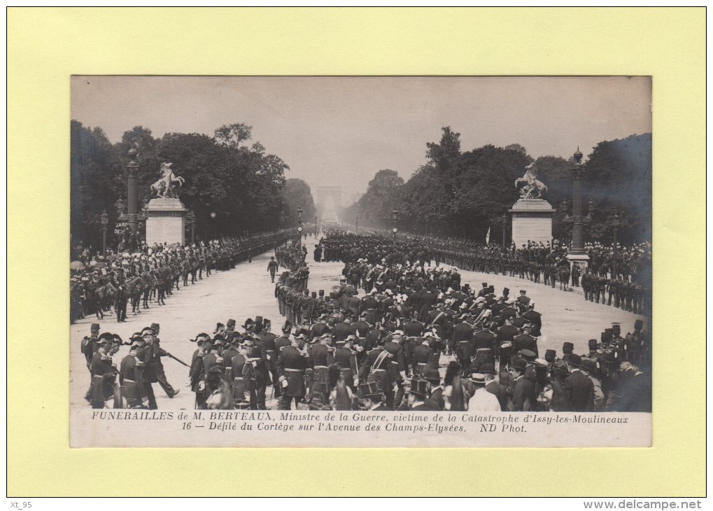 Funerailles De M. Berteaux - Ministre De La Guerre - Defile Du Cortege Aux Champs Elysees - Other & Unclassified