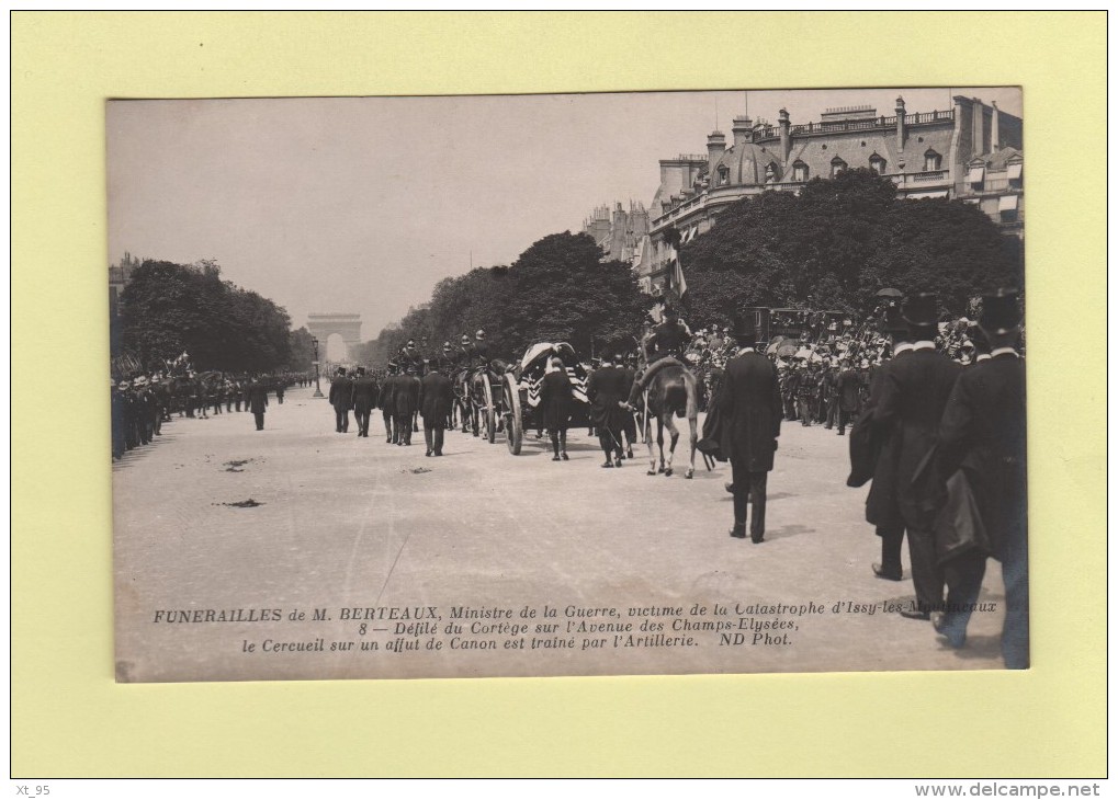 Funerailles De M. Berteaux - Ministre De La Guerre - Defile Du Cortege Aux Champs Elysees - Autres & Non Classés