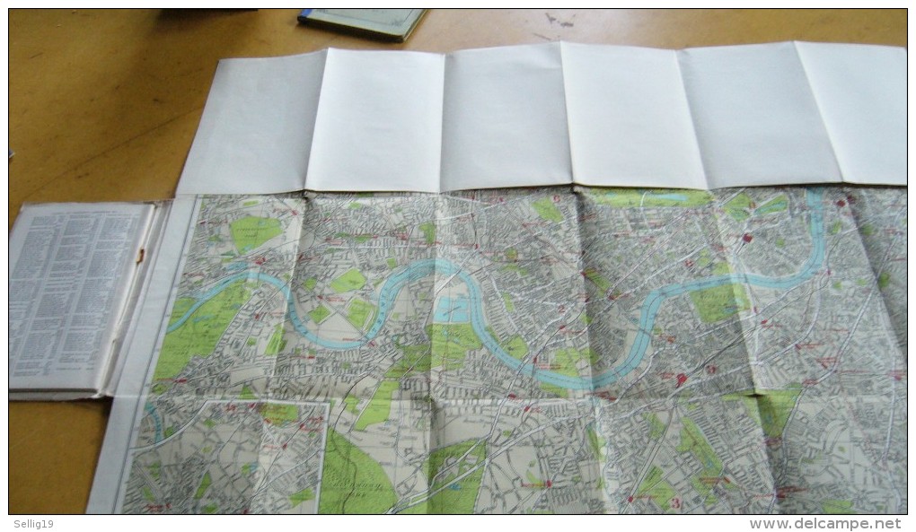 Plan Of London And Suburbs With A Guide To Places And Interest And A Complete Index To 13,500 Streets - Cartes/Atlas