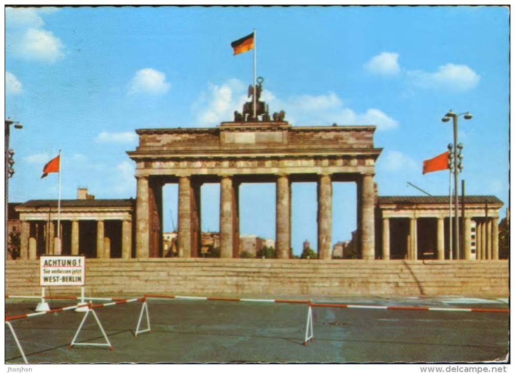 Germany /Berlin - Postcard Circulated 1966 - Berlin - Brandenburger Tor  - 2/scans - Lenggries