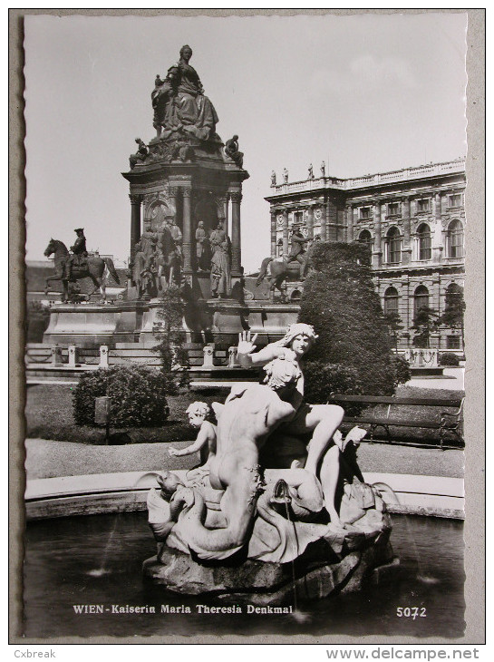 Wien, Kaiserin Maria Theresia Denkmal - Museen