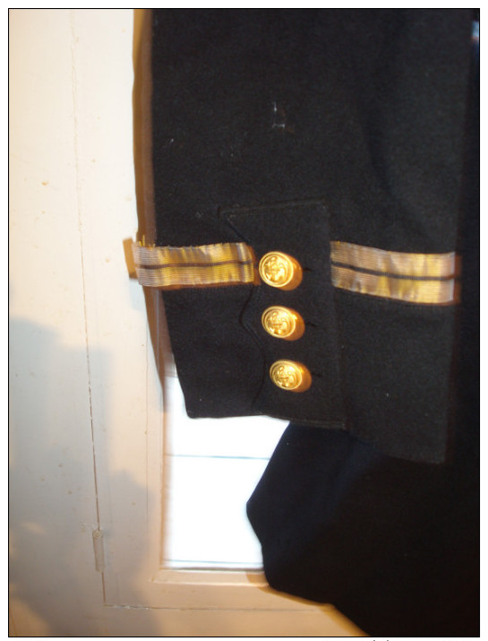 TENUE ANCIENNE  SOUS OFFICIER INFANTERIE DE MARINE . AVEC KEPI