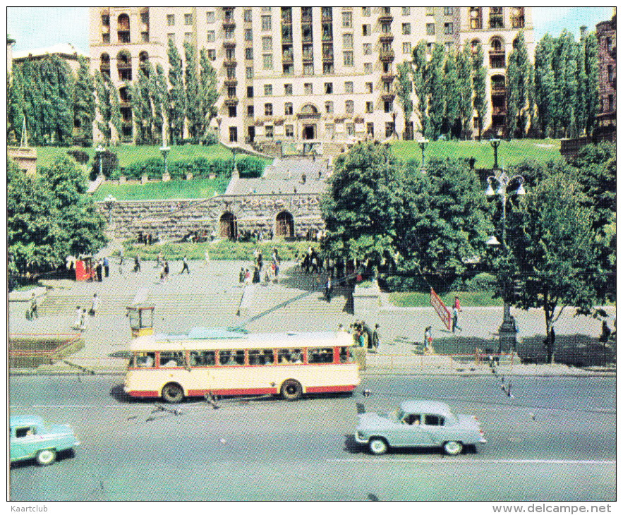 Kiev: TROLLEYBUS, GAZ-VOLGA M21 - Residential Building In Khreshchalik Street - Ukrain, Russia - - Toerisme