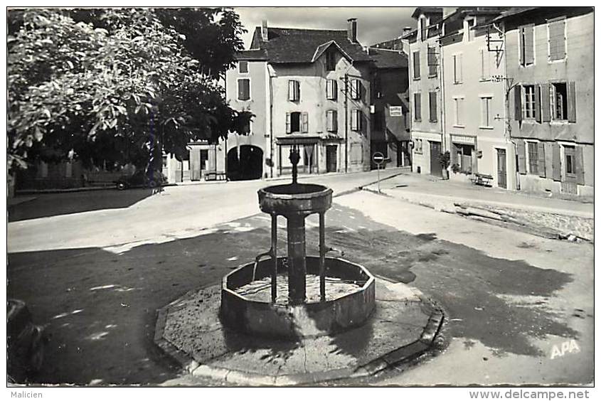 Depts Div.- Tarn - Y548 -  Lacaune - La Place Du Griffoul - Fontaine - Restaurant - Boucherie Pistre - Carte Bon Etat - - Sonstige & Ohne Zuordnung