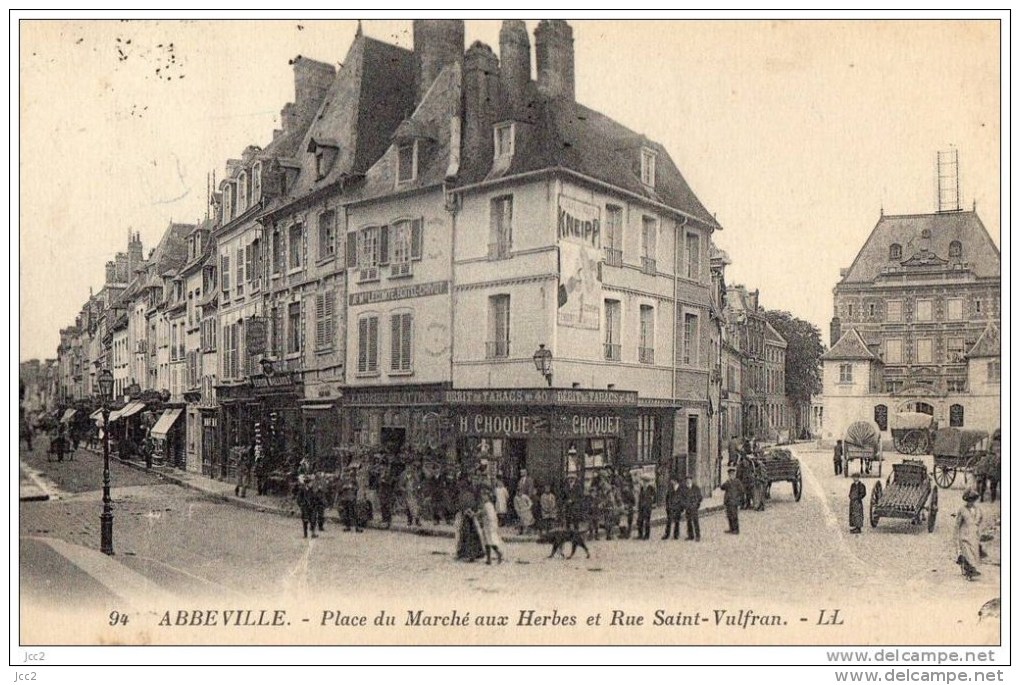 80 - ABBEVILLE - Place Du Marché Aux Herbes Et Rue St. Vulfran - Abbeville