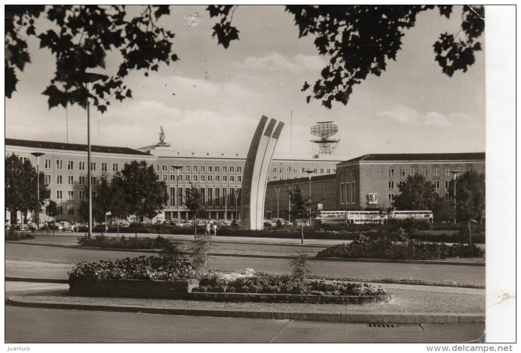 BERLIN Flughafen Tempelhof Mit Luftbrücken Denkmal - Tempelhof