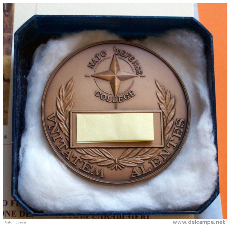 ITALIA - MEDAGLIONE IN BRONZO DEL NATO DEFENSE COLLEGE DI ROMA - Italy