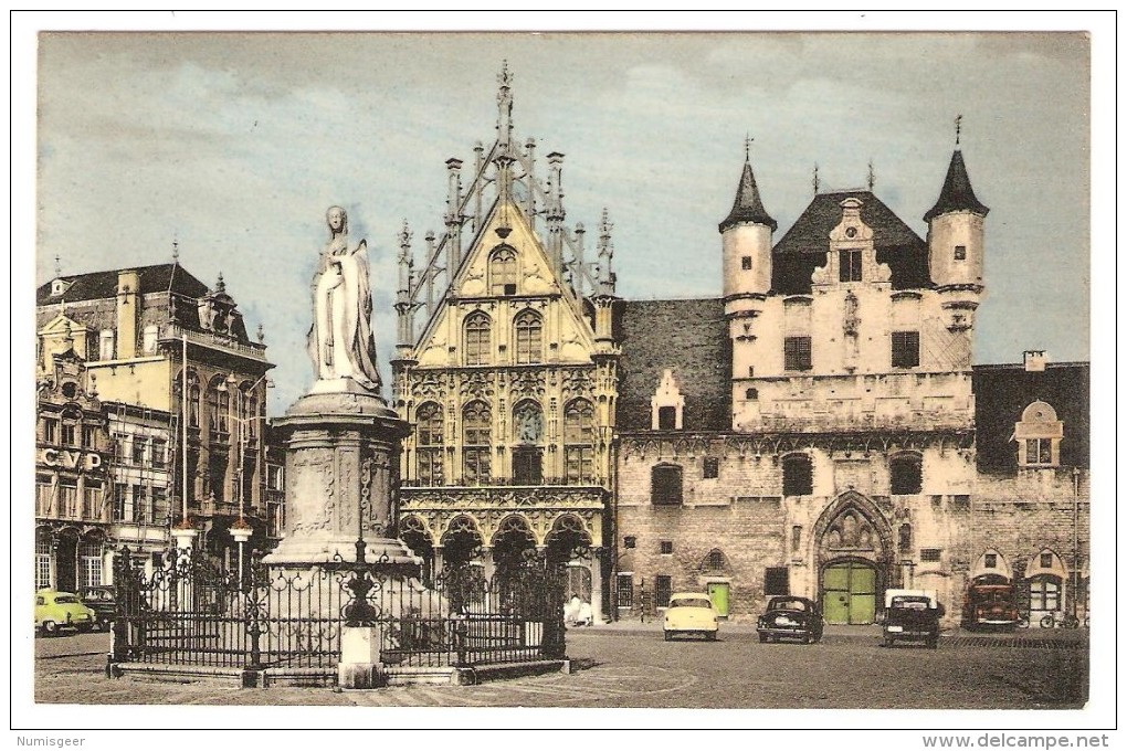 MALINES   ---  Monument De Marguerite D' Autriche - Hôtel De Ville Et Anciennes Halles Aux Draps - Machelen