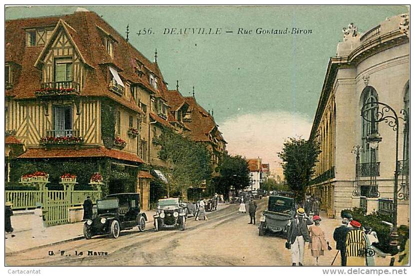 DEAUVILLE. RUE GONTAUD-BIRON. SUGGESTIVA CARTOLINA DEL 1925 - Deauville
