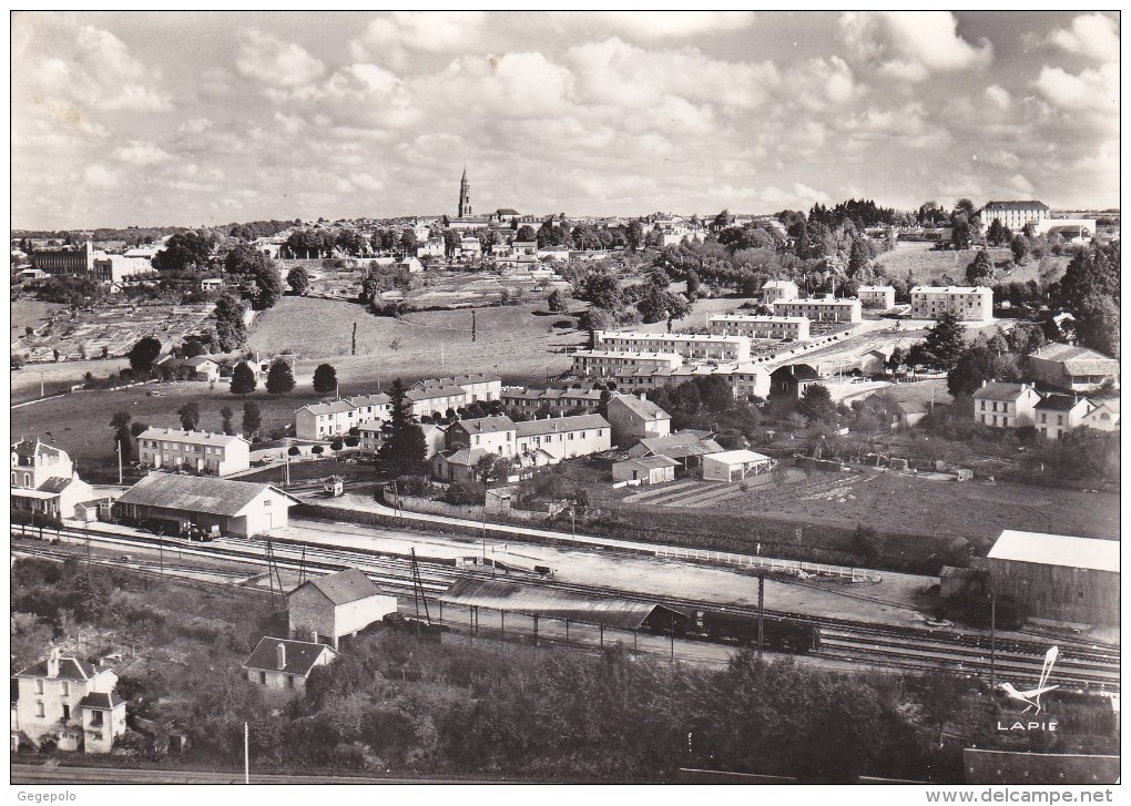 SAINT LEONARD De NOBLAT  - La Gare Et Cité René Barrière - Saint Leonard De Noblat