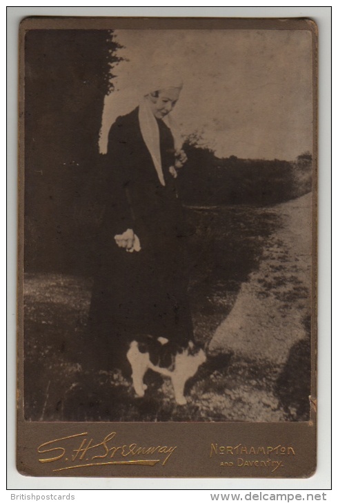 Cabinet Photo - Lady With Cat - S. H. Greenway - Northampton And Daventry - Alte (vor 1900)