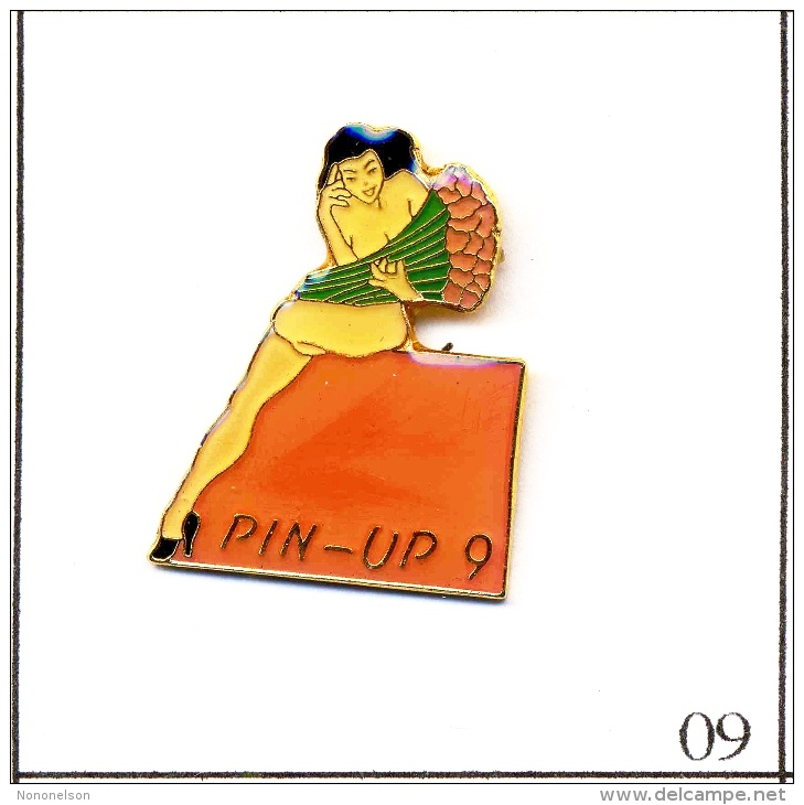 Pin´s - Pin´ Up - Pin´Up N# 09. Est. Ananas Production. Epoxy. T310-09 - Pin-ups