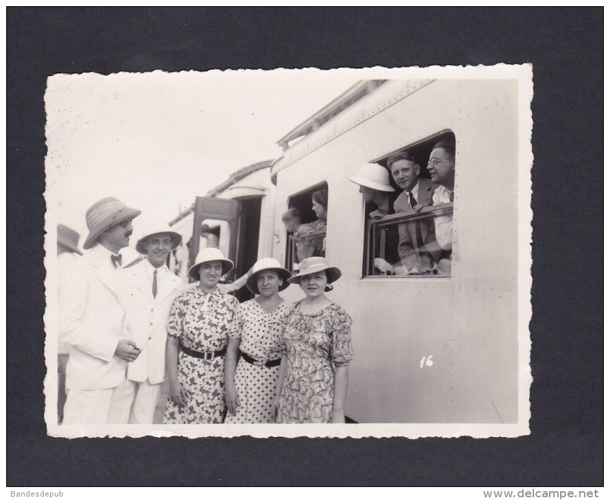 Photo Originale - Congo Belge - Le Train Blanc à Leopoldville ( Animée Colons Chemin De Fer Photo Diamantino & Cie) - Kinshasa - Léopoldville