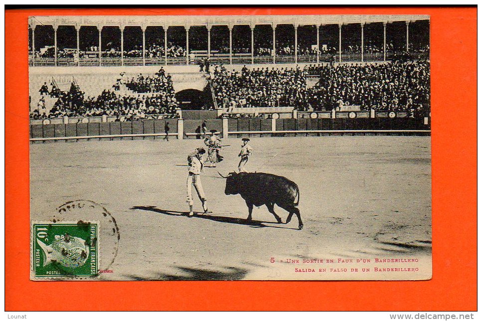 Corrida - Une Sortie En Faux D'un Banderillero - Corridas