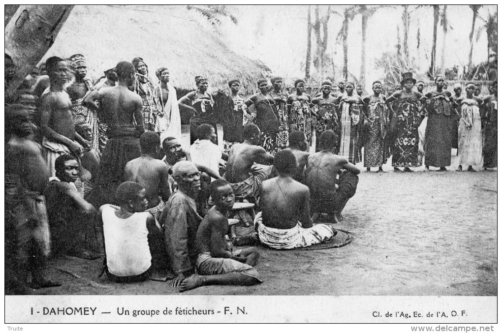 BENIN (DAHOMEY) UN GROUPE DE FETICHEURS - Benin