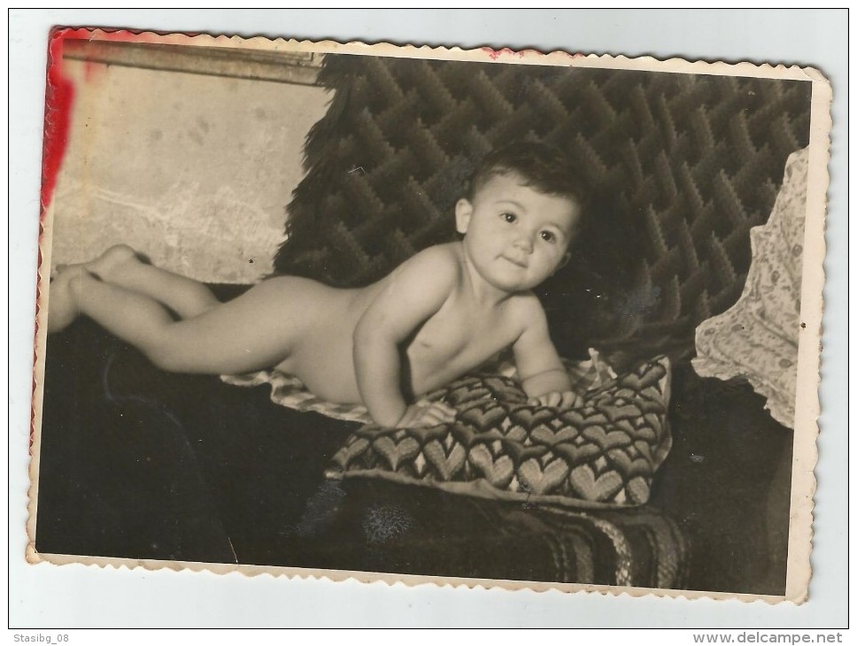 Nude Baby  Pose For A Photo   5q - Other & Unclassified