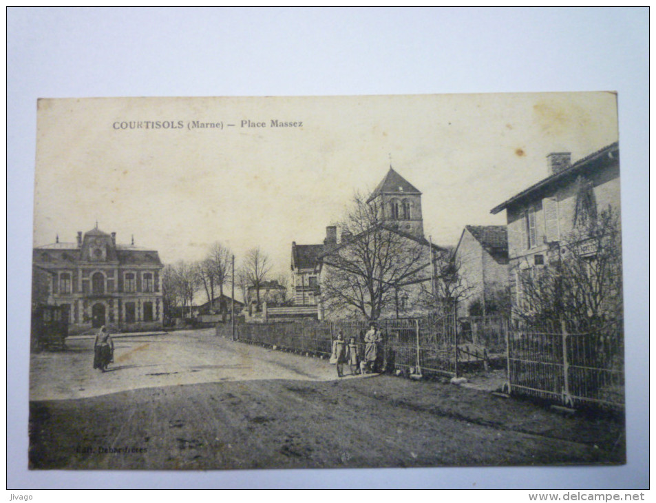 COURTISOLS  (Marne)  :  Place  MASSEZ       1917 - Courtisols