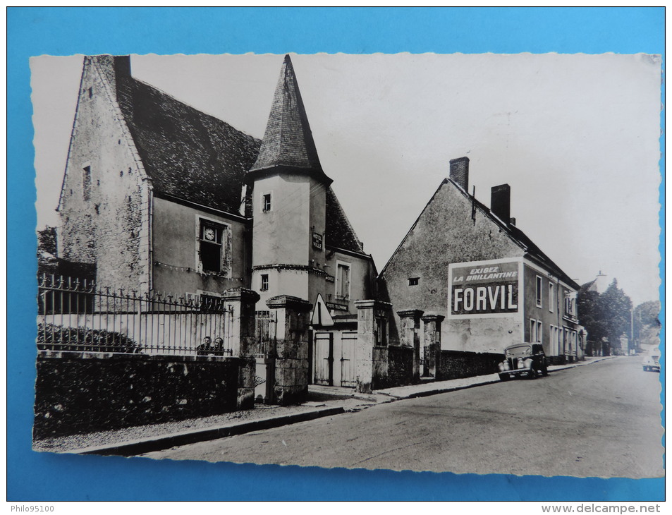 MOREE  (Loir-et-Cher)  - L'Hotel De Ville Et La Poste - Other & Unclassified