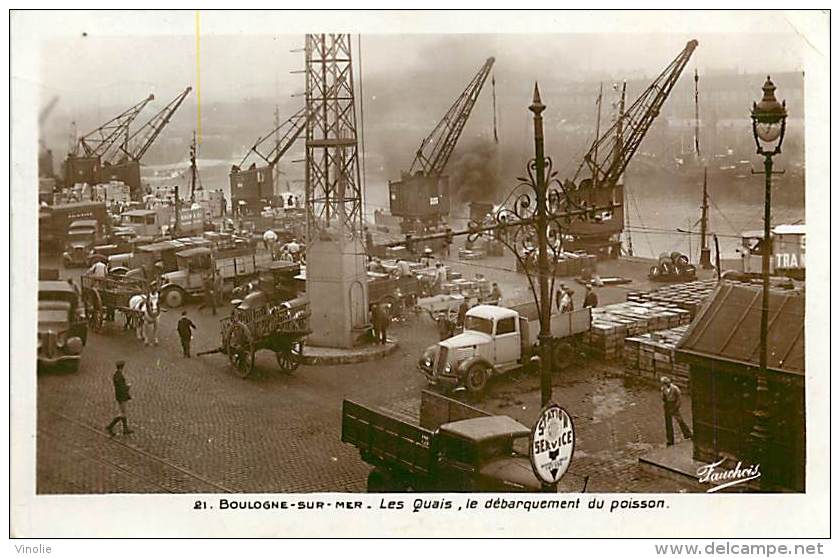 Réf : C-15-849  :  BOULOGNE SUR MER LE PORT LES QUAIS DEBARQUEMENT DU POISSON CAMION - Boulogne Sur Mer