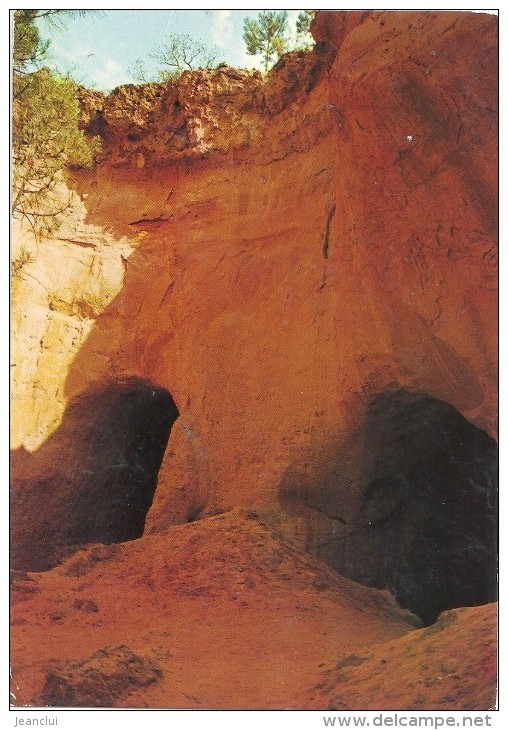 --ROUSSILLON--L ENTREE DES GALERIES DES ANCIENNES CARRIERES D OCRE--JOLIE CARTE DE 1985-- - Other & Unclassified