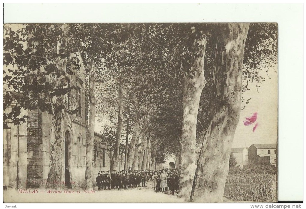 FR809   --  MILLAS   --  AVENUE GARE ET ECOLES  --  CIRCULEE  En 1923  --  2 X SCAN - Millas