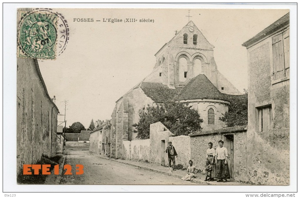 Fosses - L'Eglise XIII Siécle - Femmes Et Enfant - Fosses