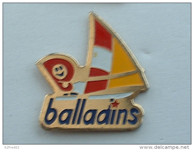 PIN´S  PLANCHE A VOILE - BALLADINS - Sailing, Yachting