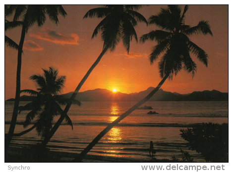 Sunset Over Praslin From La Digue - Seychellen