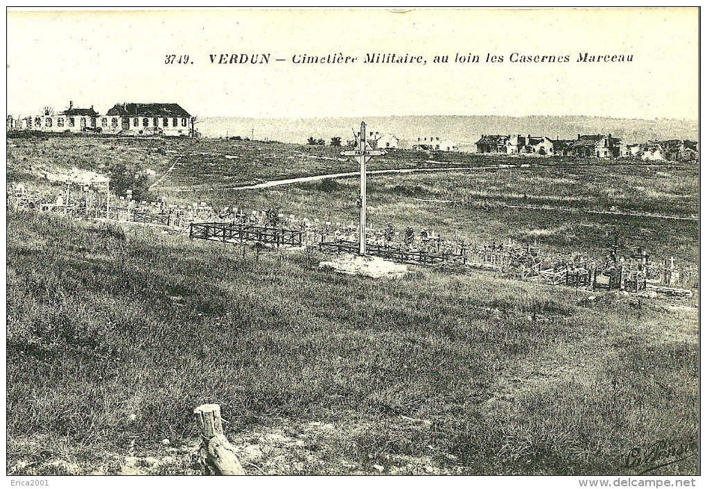 Vedun. Cimetière Militaire Et Au Loin Les Casernes Marceau - Verdun